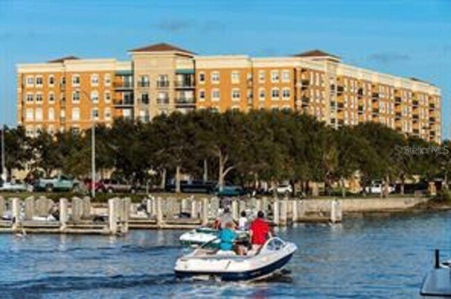 Building Photo - 1064 N Tamiami Trl