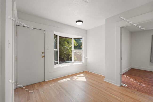 Building Photo - Pet-Friendly Portsmouth Bungalow with Fenc...