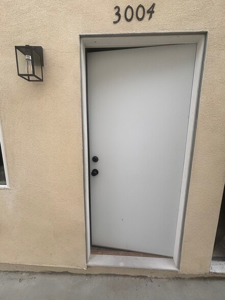 Building Photo - 3006 S Palm Grove Ave