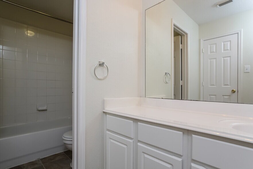 Building Photo - 12146 Landsdown Ridge Way