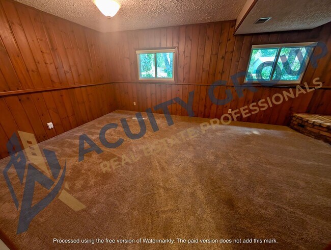 Building Photo - Elm Creek Park adjacent Large 2+BR House For Rent