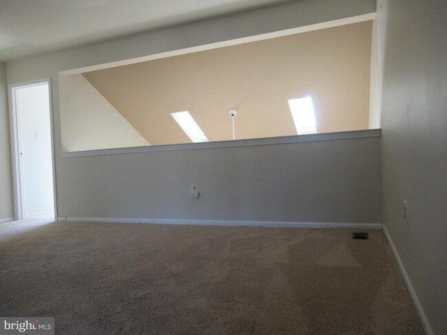 Building Photo - 14 Beverly Ct