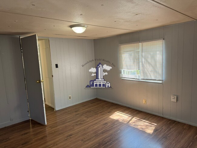 Building Photo - Welcome home to 8509 Northmont!