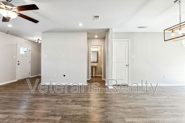 Building Photo - 13444 Willow Oak Cir