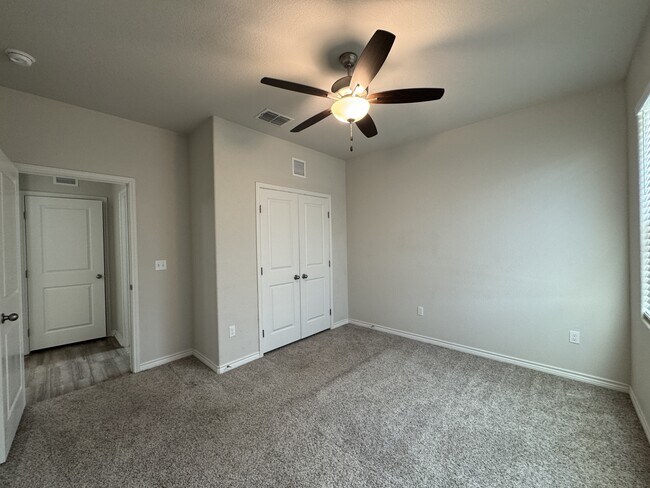 Building Photo - 8142 Luz de Luna St