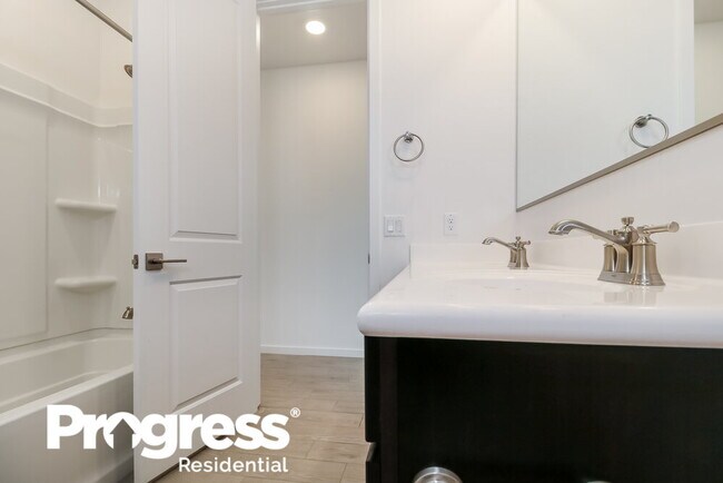 Building Photo - 5939 N 201st Ln