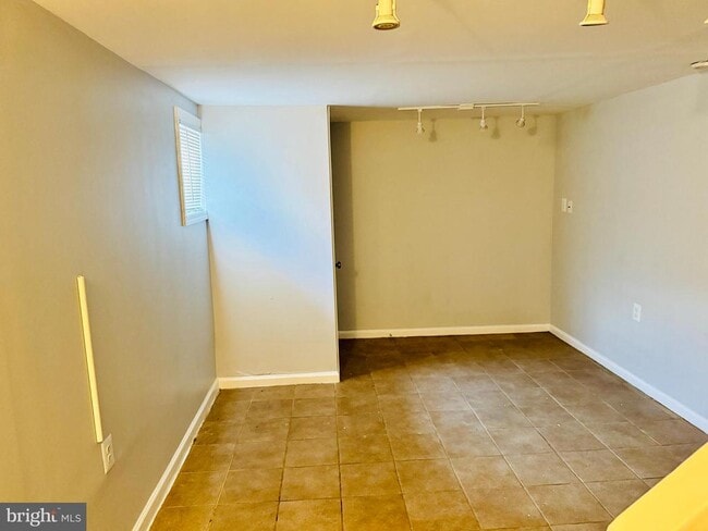 Building Photo - 8134 Mid Haven Rd