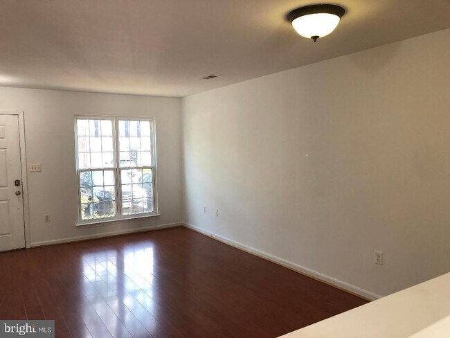 Building Photo - 42994 Beachall St