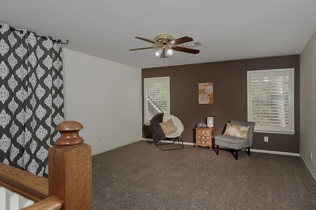 Building Photo - 110 N Valley Oaks Cir