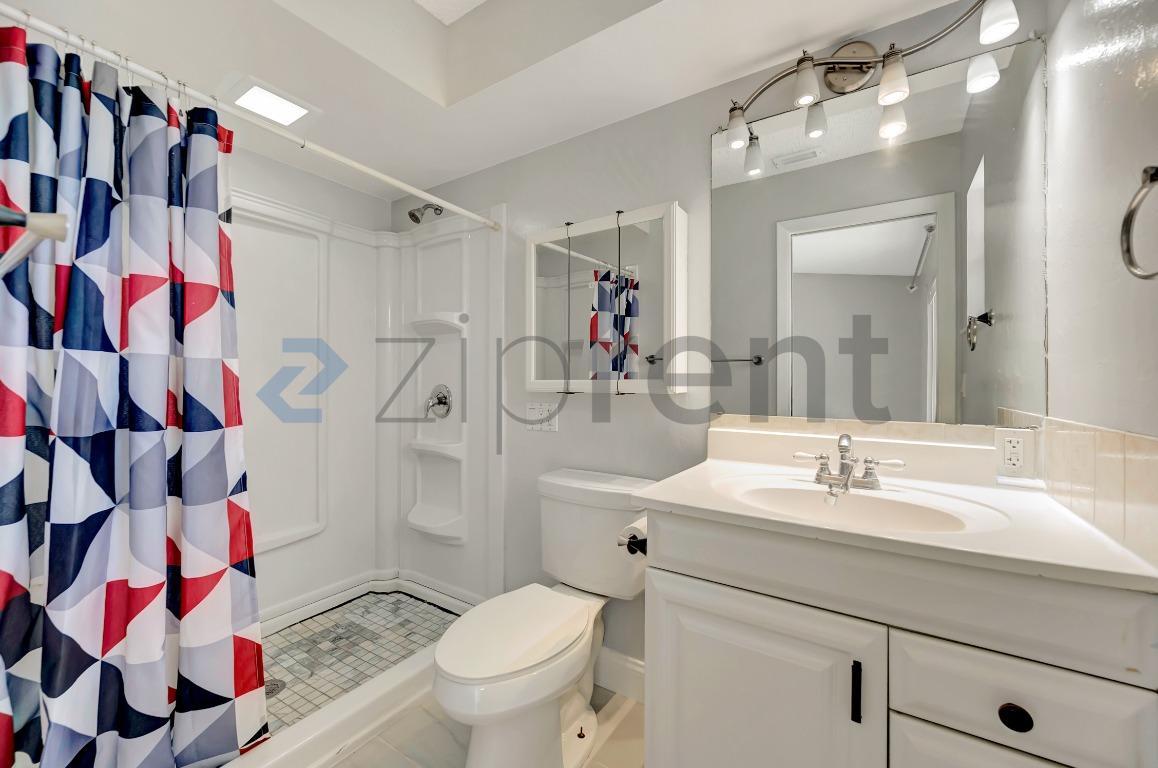 Building Photo - Unit 1420