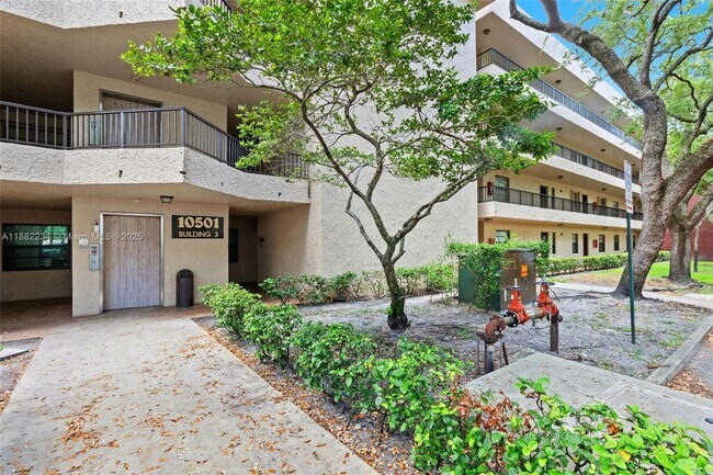 Building Photo - 10501 W Broward Blvd