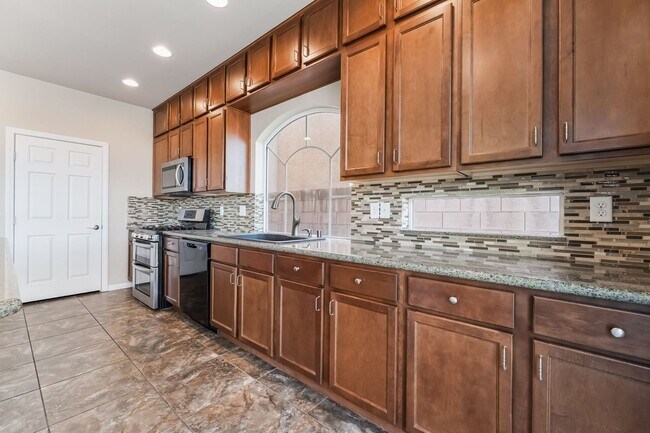 Building Photo - Upgraded Tri-Level Home on a Cul-de-Sac Lot in Southwest