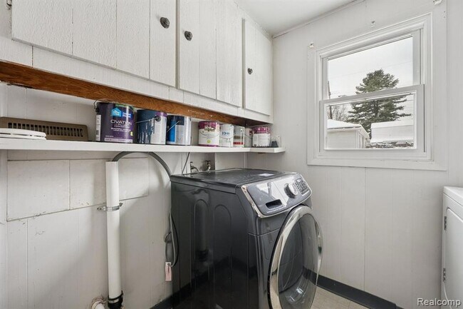 Building Photo - 2266 Newberry Rd