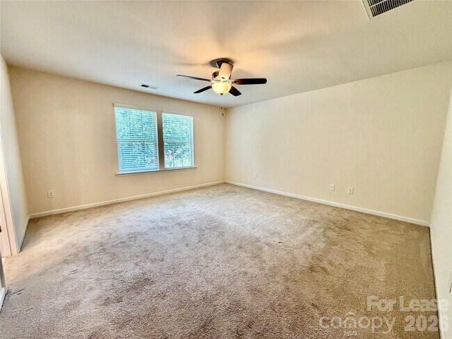 Building Photo - 4019 Oakmere Rd