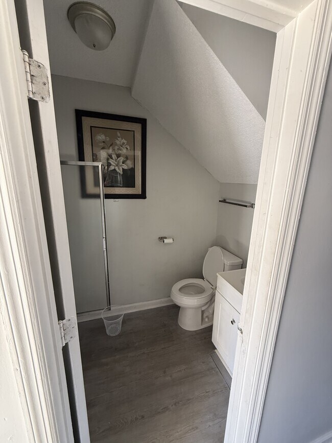 Building Photo - 413 Anderson Ave