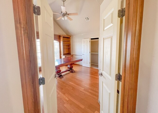 Building Photo - $1000 OFF FIRST MONTHS RENT | Wonderful layout in Fenwick Garden Village!