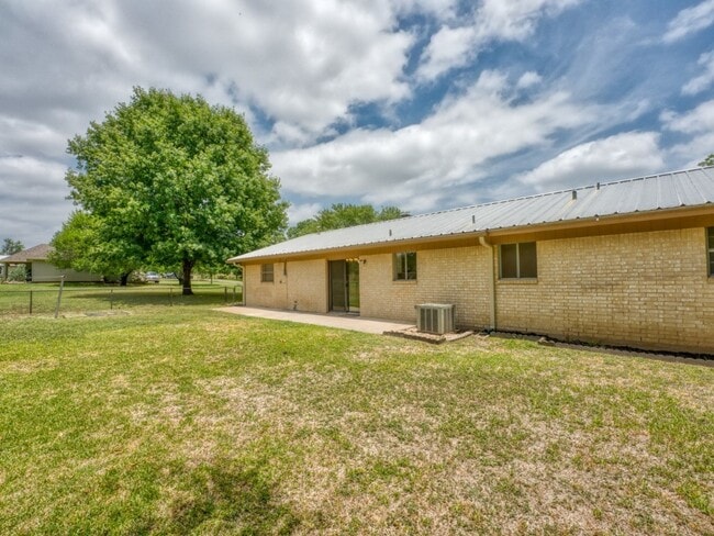 Building Photo - 207 McGee Trail