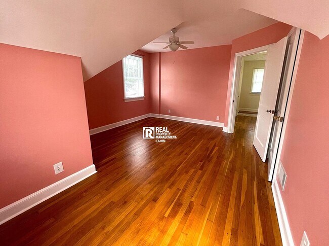 Building Photo - Charming 4 Bedroom, 2 Bath Home