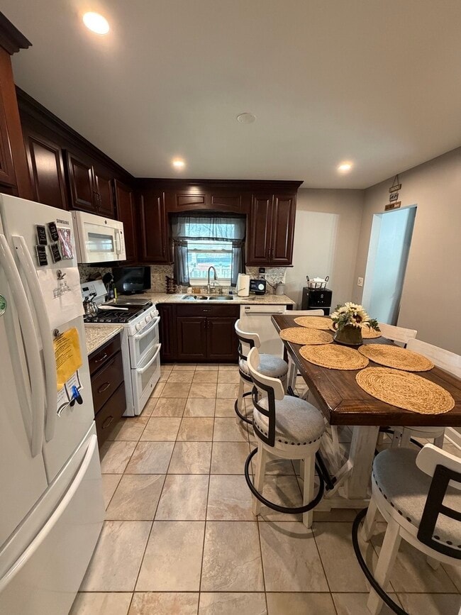 Building Photo - 715 Lacy Ave