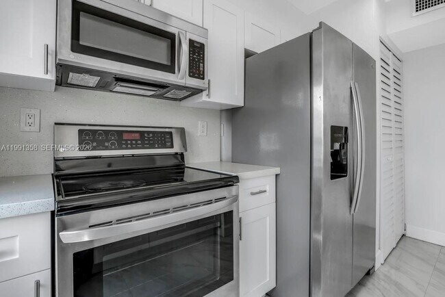 Building Photo - 164 Riviera Cir