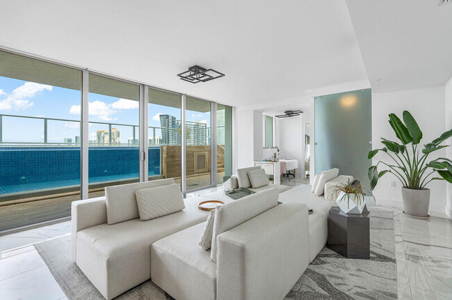 Building Photo - 300 Sunny Isles Blvd