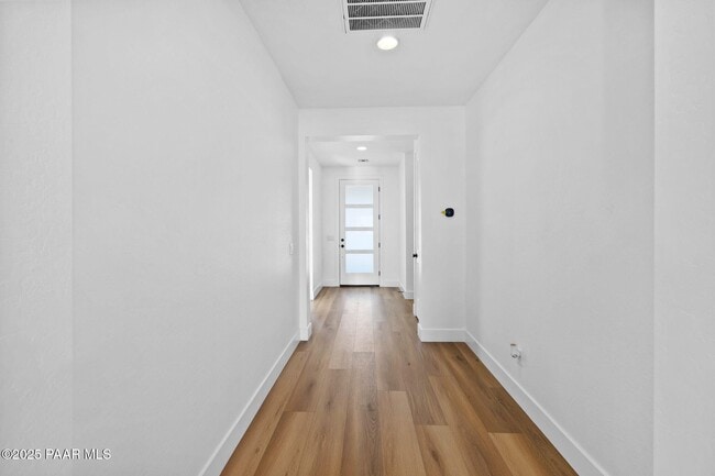 Building Photo - 5992 Finch Pl