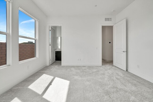 Building Photo - 30000 N Camino los Robles