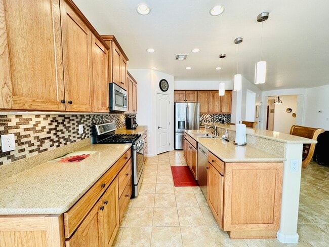 Building Photo - Long Term Fully Furnished 2 Bedroom with D...