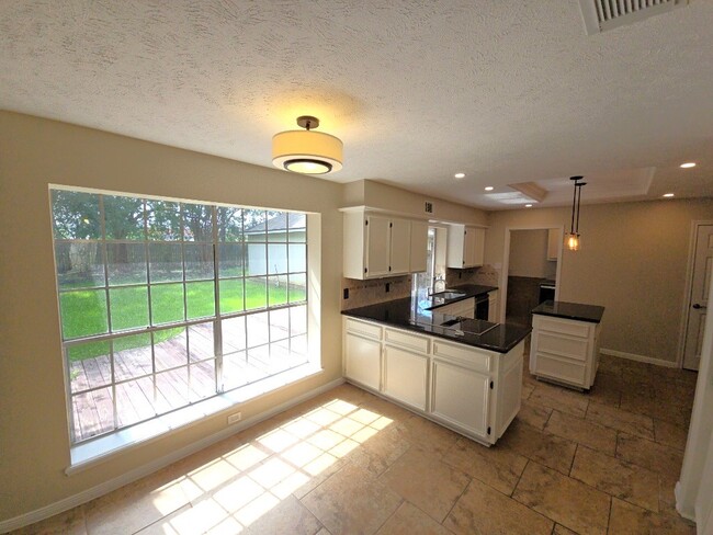 Building Photo - 2502 Fairwind Dr