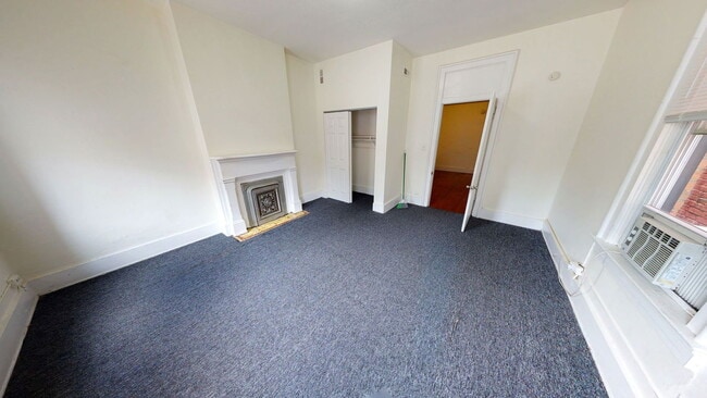 Building Photo - 2431 Vine St