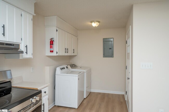 Building Photo - 475 Vinyard Rd