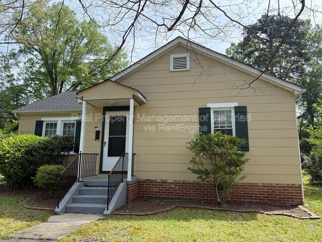 Building Photo - 801 Knollwood St