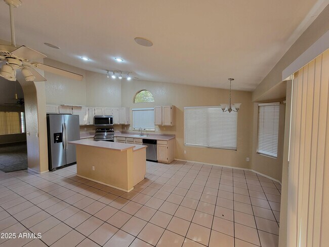 Building Photo - 1777 E Sheffield Ave