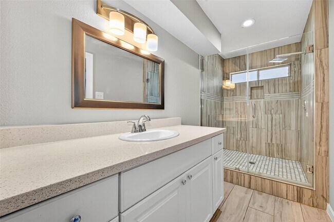 Building Photo - 5054 Pine Cliff Dr