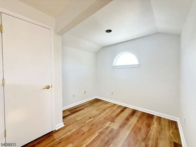 Building Photo - 126 Sargeant Ave