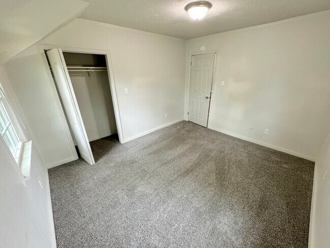 Building Photo - COME MEET YOUR NEW HOME! 2 BEDROOM APARTMENT IN PORTSMOUTH FOR RENT
