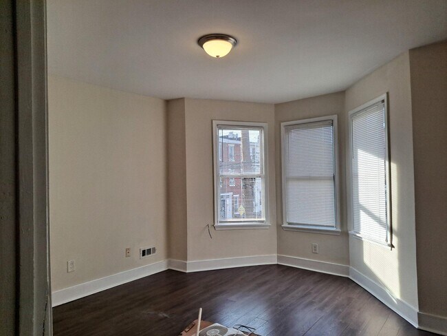 Building Photo - 1100 Green St
