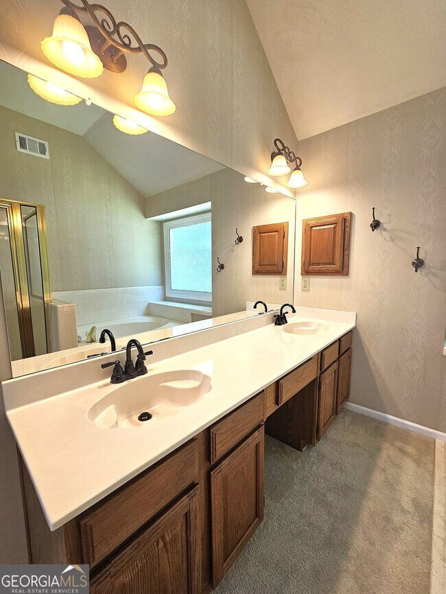 Building Photo - 10805 Pinewalk Forest Cir