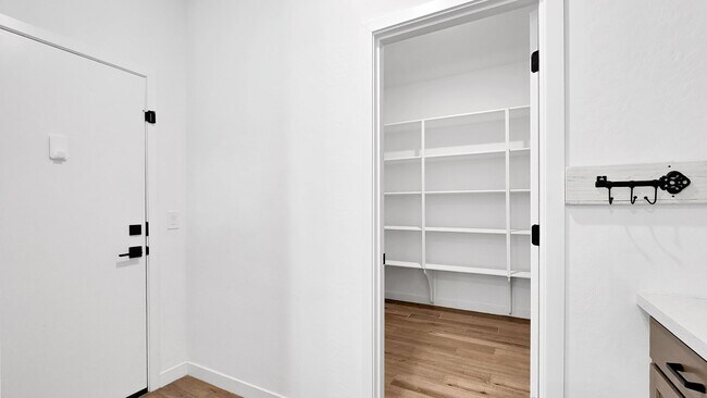 Building Photo - Newly built home with loads of space and S...