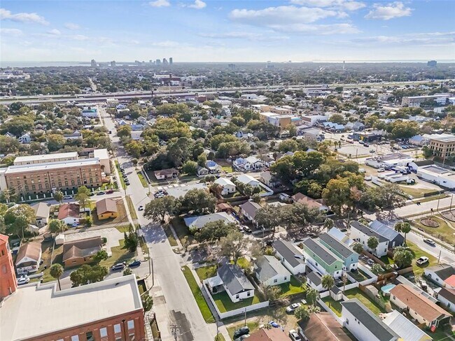 Building Photo - 2101 W Cherry St