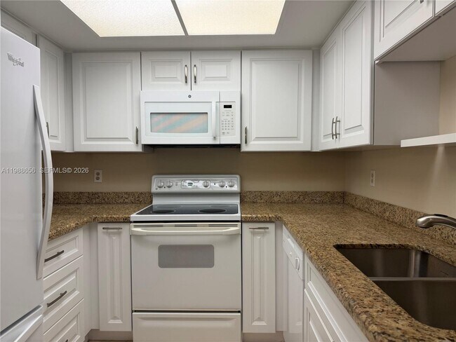 Building Photo - 301 SW South River Dr