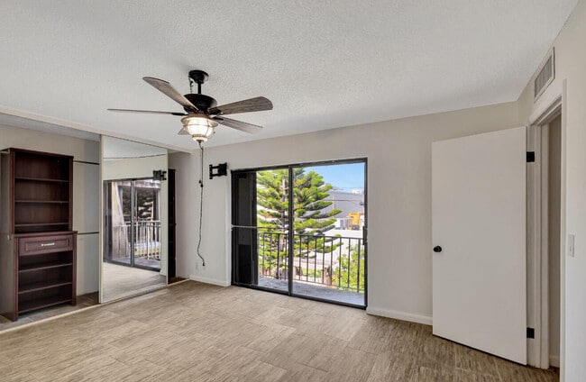 Building Photo - 65 Lake Arbor Dr