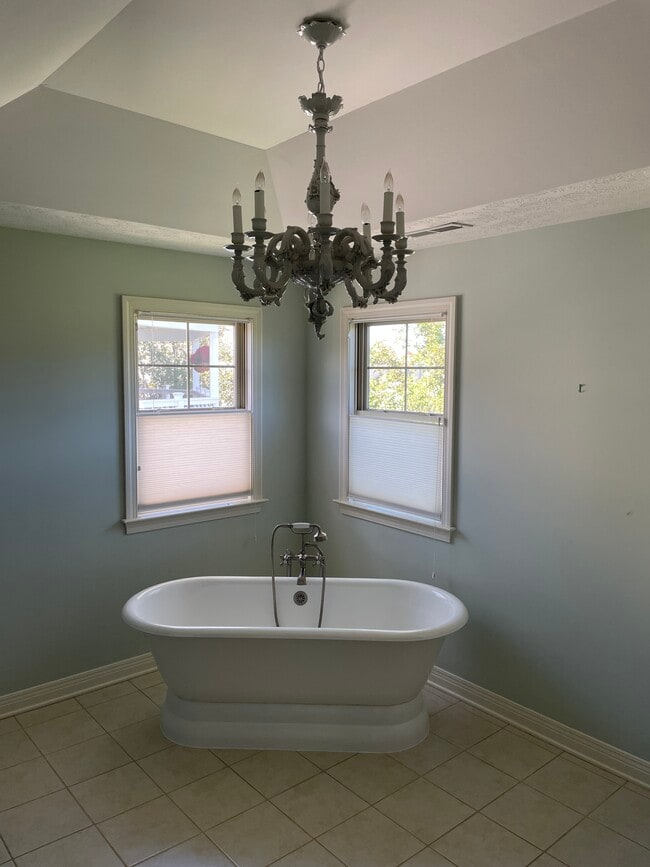 Building Photo - 4217 Village Club Dr