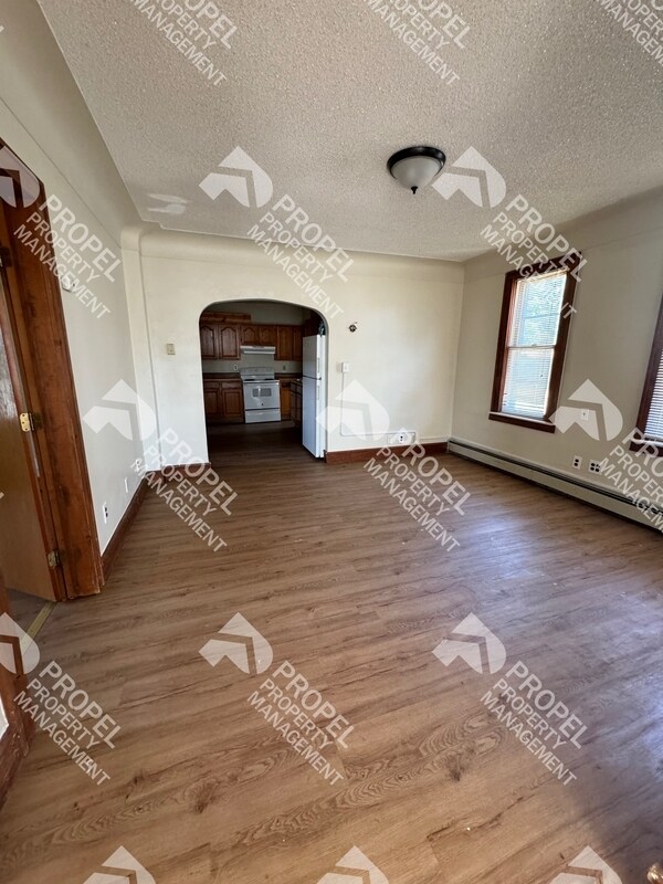 Building Photo - 994 Elm St