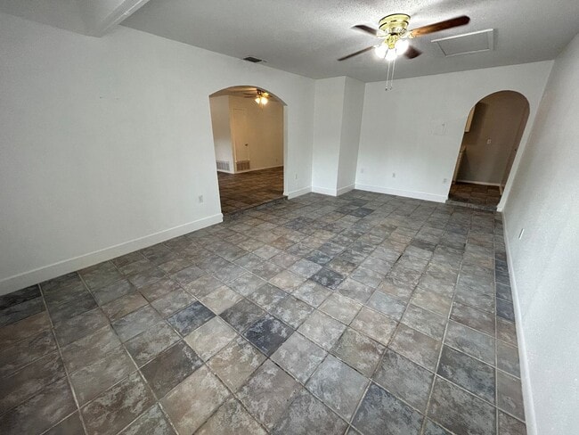Building Photo - **APPLICATION RECEIVED** *MOVE IN SPECIAL* Tucked Away on a Cul-de-Sac | 3-Bedroom San Antonio Home!
