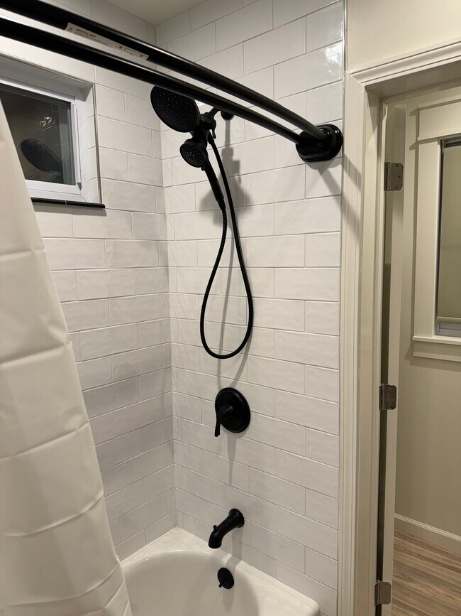 Building Photo - 1612 N Star Ave