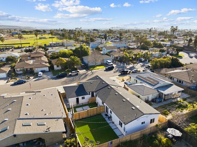 Building Photo - 436 Date Ave