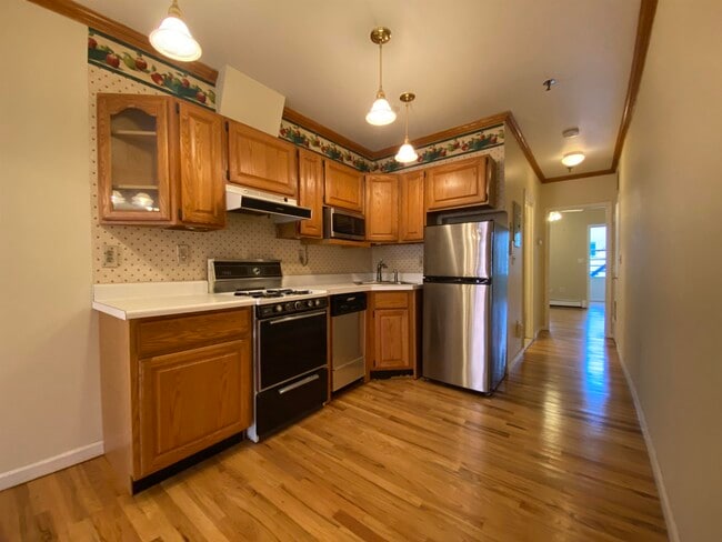 Building Photo - 218 Willow Ave