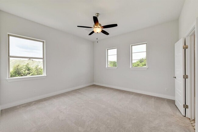 Building Photo - 4809 Serene Hills Dr