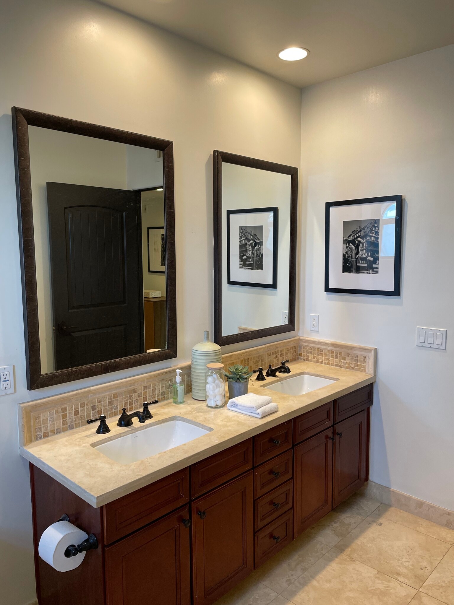 Building Photo - 1215 Armacost Ave